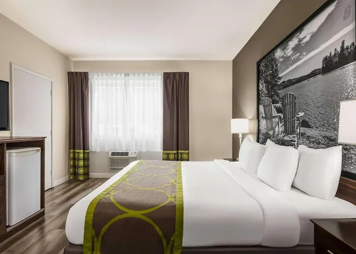 Super 8 By Wyndham Sarnia On